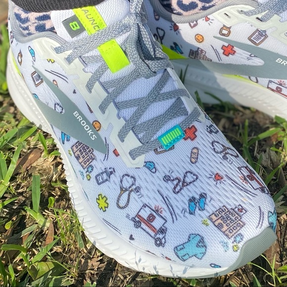 Brooks Launch 8 Medical Shoes - Picture 6 of 15